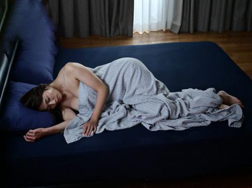 Người đàn bà cô đơn và anh hàng xóm may mắn